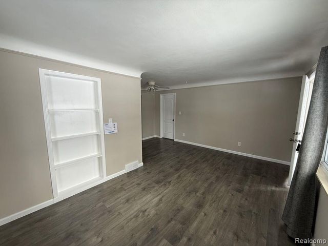 24440 New York Street, Dearborn, MI 48124