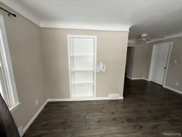 24440 New York Street, Dearborn, MI 48124