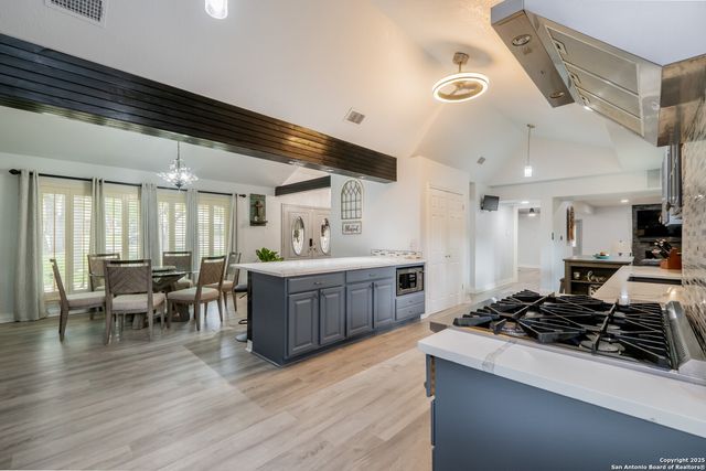 87 Roundup Dr, Castle Hills, TX 78213