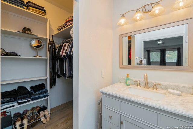 87 Roundup Dr, Castle Hills, TX 78213