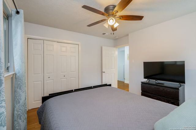 87 Roundup Dr, Castle Hills, TX 78213