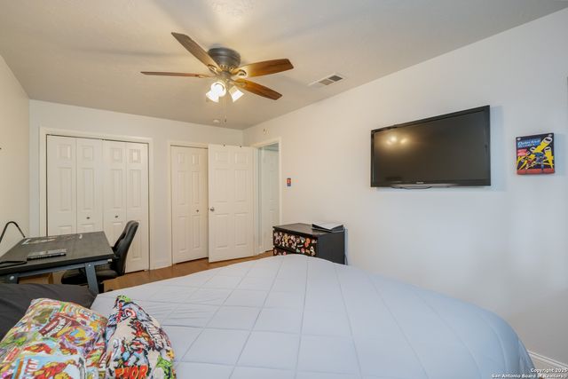 87 Roundup Dr, Castle Hills, TX 78213