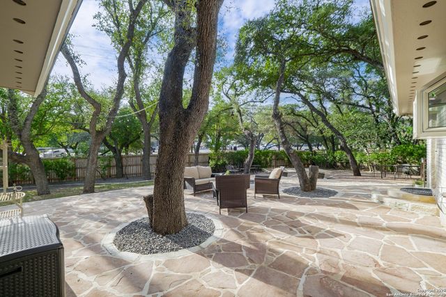 87 Roundup Dr, Castle Hills, TX 78213