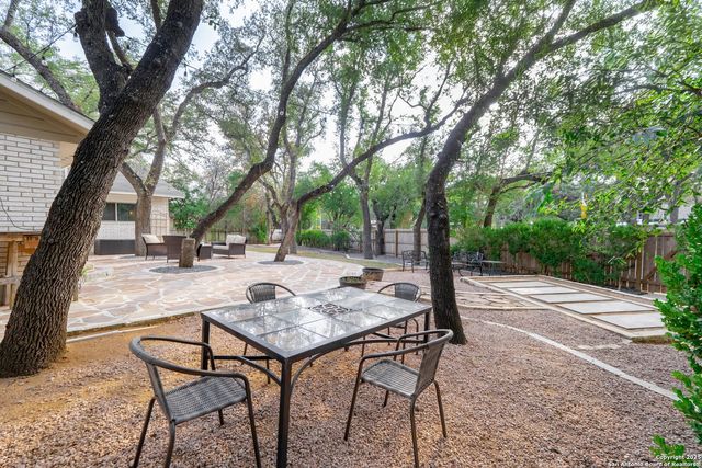 87 Roundup Dr, Castle Hills, TX 78213