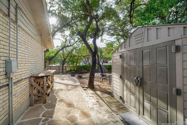 87 Roundup Dr, Castle Hills, TX 78213