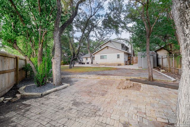 87 Roundup Dr, Castle Hills, TX 78213