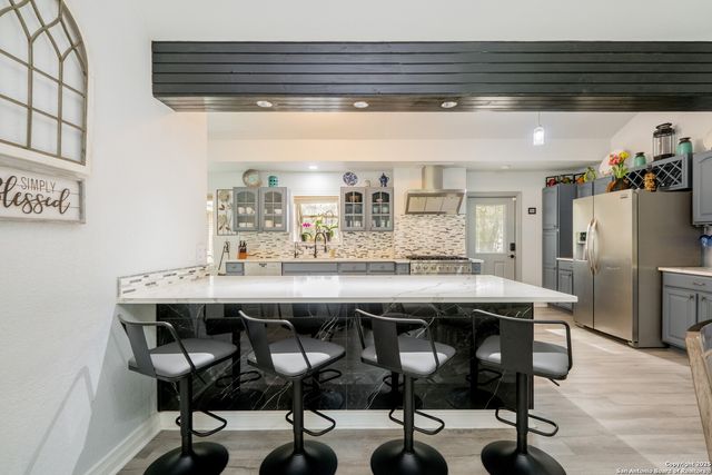 87 Roundup Dr, Castle Hills, TX 78213