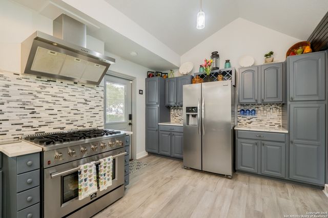 87 Roundup Dr, Castle Hills, TX 78213