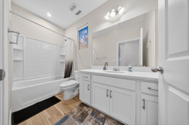 9476 Del Seis Dr, Sacramento, CA 95829