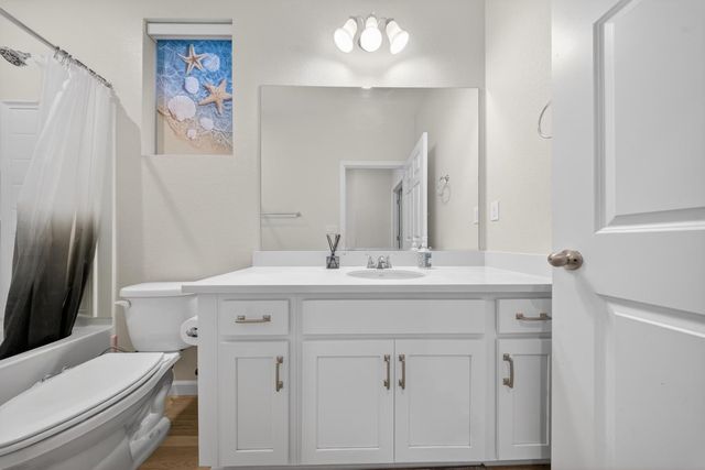 9476 Del Seis Dr, Sacramento, CA 95829