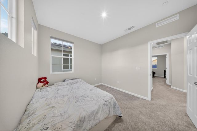 9476 Del Seis Dr, Sacramento, CA 95829