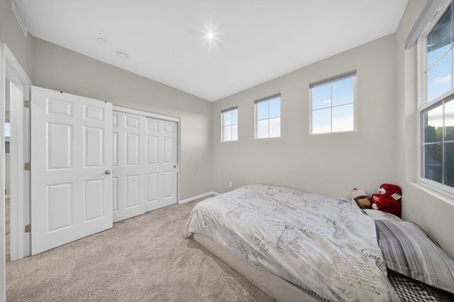 9476 Del Seis Dr, Sacramento, CA 95829