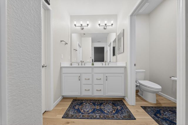 9476 Del Seis Dr, Sacramento, CA 95829