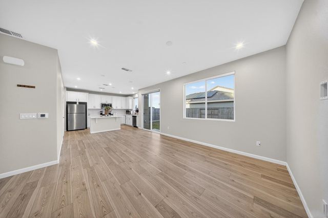 9476 Del Seis Dr, Sacramento, CA 95829