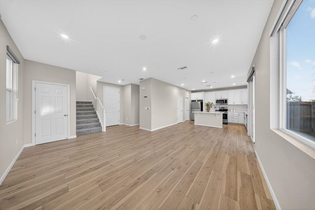 9476 Del Seis Dr, Sacramento, CA 95829