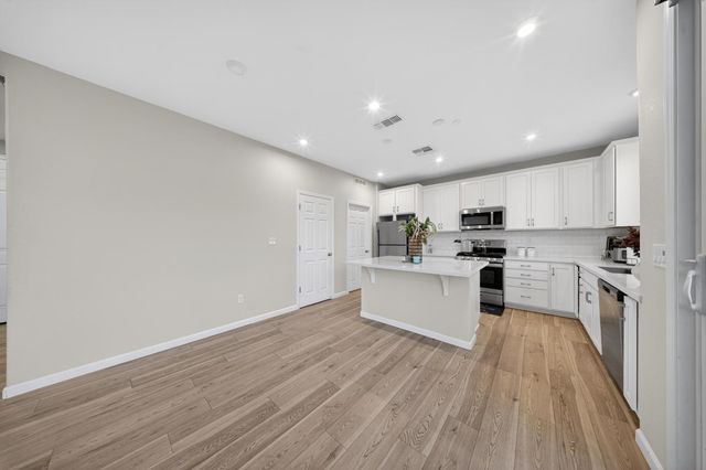 9476 Del Seis Dr, Sacramento, CA 95829