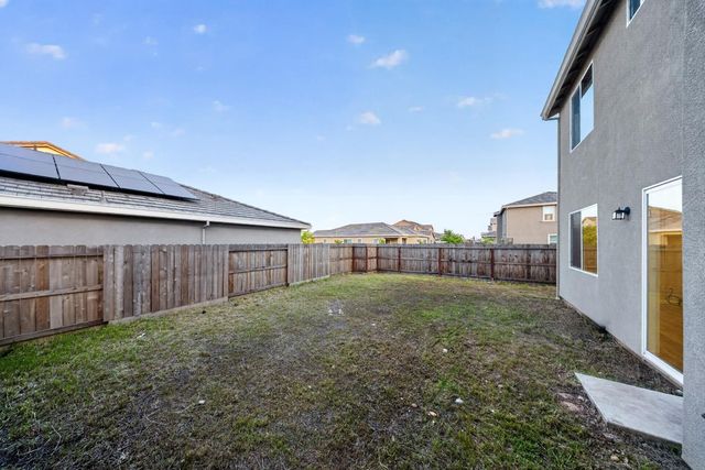 9476 Del Seis Dr, Sacramento, CA 95829