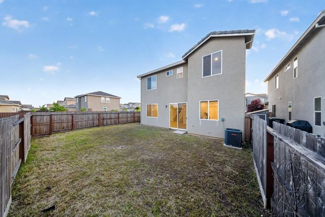 9476 Del Seis Dr, Sacramento, CA 95829