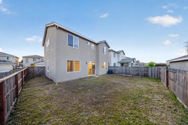 9476 Del Seis Dr, Sacramento, CA 95829