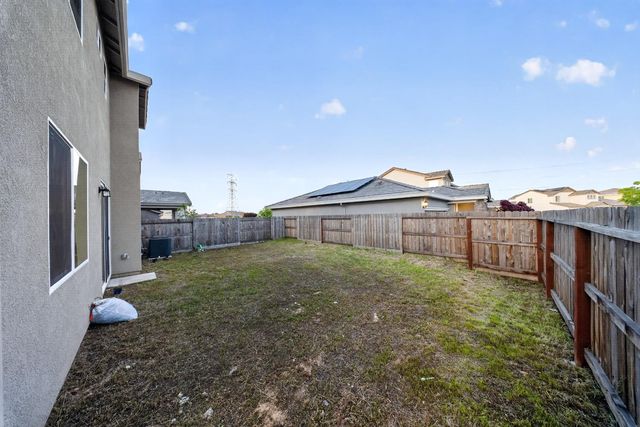 9476 Del Seis Dr, Sacramento, CA 95829