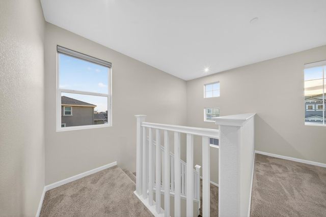 9476 Del Seis Dr, Sacramento, CA 95829