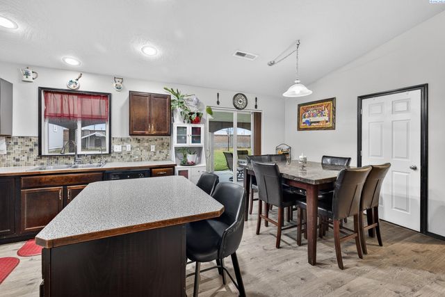 3605 Estrella Dr, Pasco, WA 99301