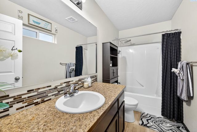 3605 Estrella Dr, Pasco, WA 99301