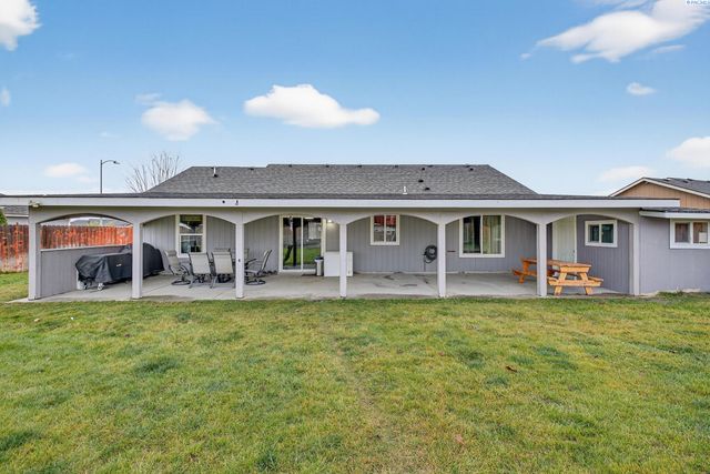 3605 Estrella Dr, Pasco, WA 99301