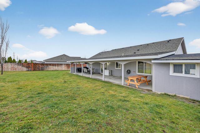 3605 Estrella Dr, Pasco, WA 99301