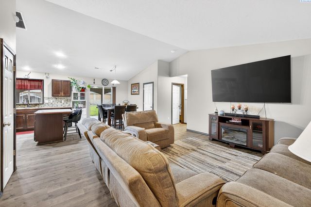 3605 Estrella Dr, Pasco, WA 99301