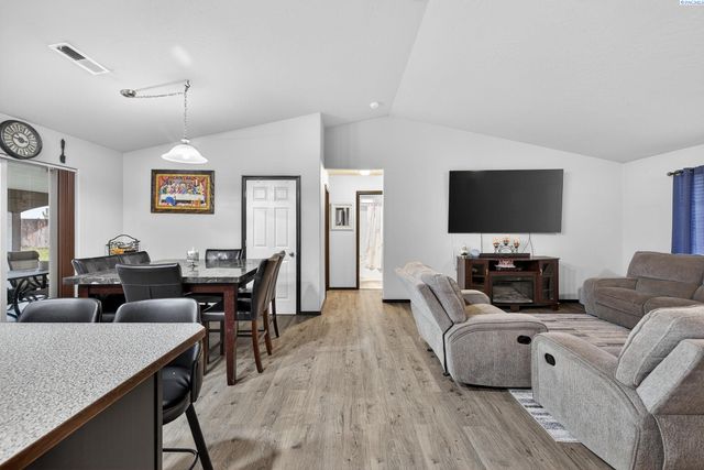 3605 Estrella Dr, Pasco, WA 99301