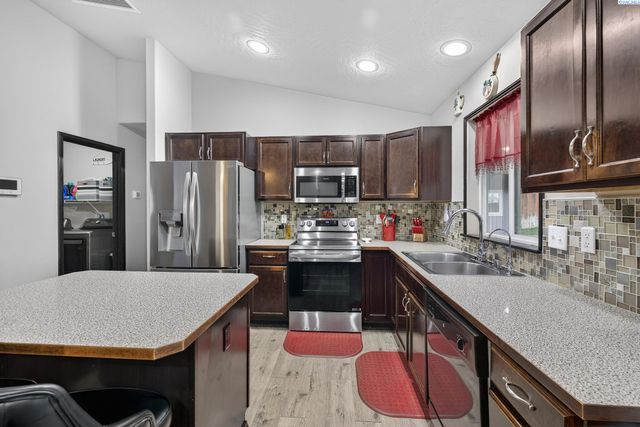 3605 Estrella Dr, Pasco, WA 99301