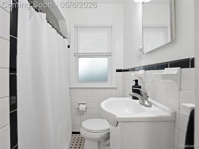 21604 Alger Street, Saint Clair Shores, MI 48080
