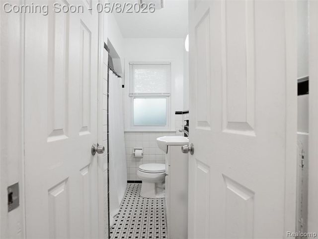 21604 Alger Street, Saint Clair Shores, MI 48080
