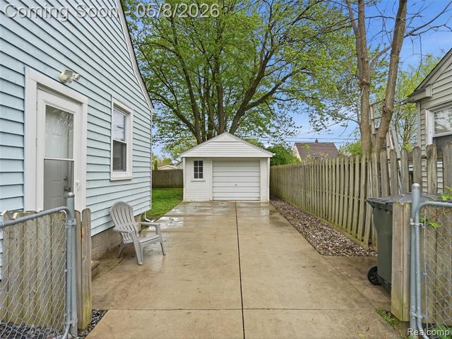 21604 Alger Street, Saint Clair Shores, MI 48080