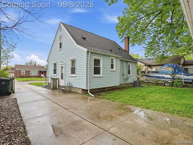 21604 Alger Street, Saint Clair Shores, MI 48080