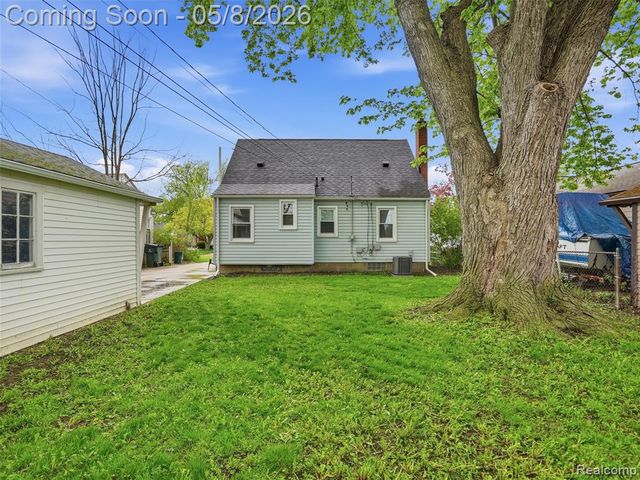 21604 Alger Street, Saint Clair Shores, MI 48080