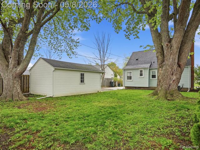 21604 Alger Street, Saint Clair Shores, MI 48080