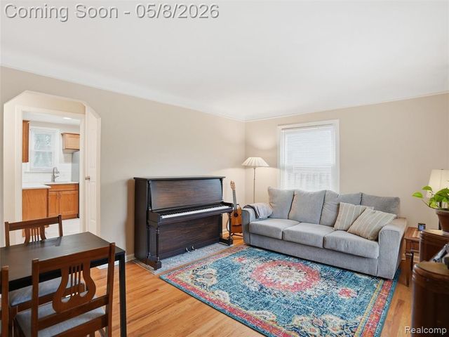 21604 Alger Street, Saint Clair Shores, MI 48080