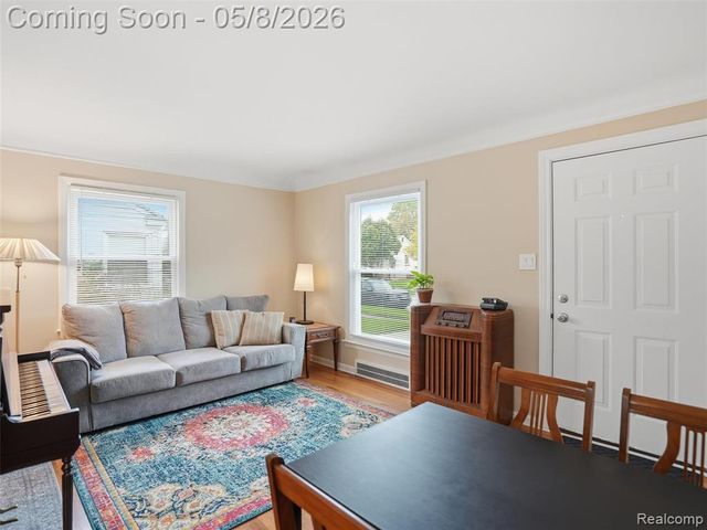 21604 Alger Street, Saint Clair Shores, MI 48080