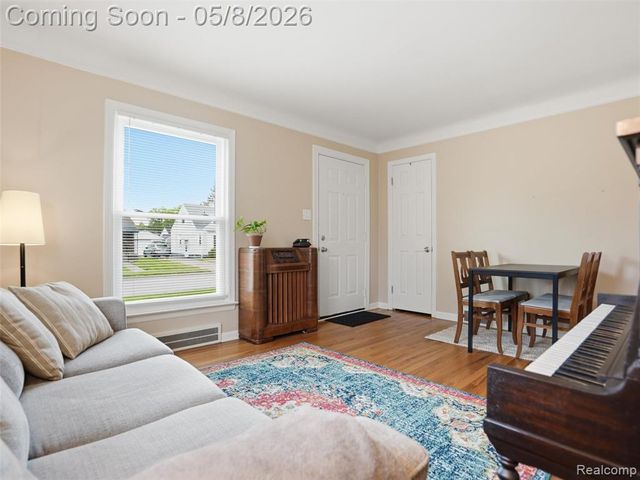 21604 Alger Street, Saint Clair Shores, MI 48080
