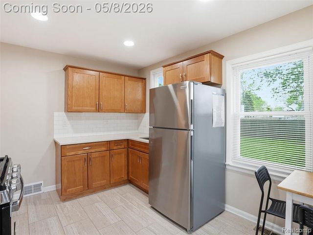 21604 Alger Street, Saint Clair Shores, MI 48080
