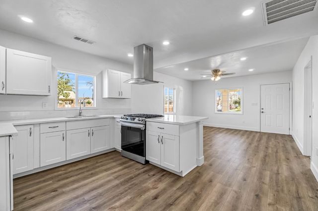 2559 E Clay Avenue, Fresno, CA 93701