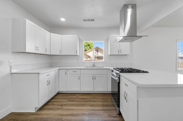 2559 E Clay Avenue, Fresno, CA 93701