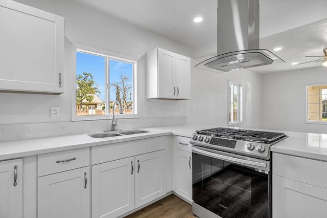 2559 E Clay Avenue, Fresno, CA 93701