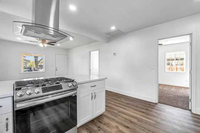 2559 E Clay Avenue, Fresno, CA 93701