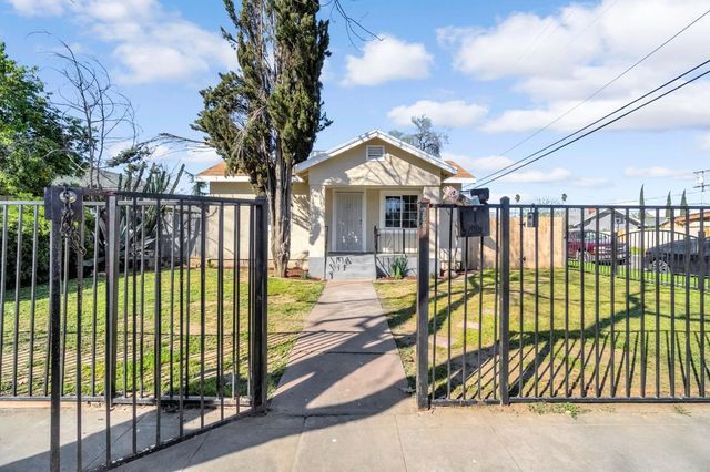 2559 E Clay Avenue, Fresno, CA 93701