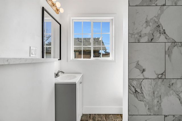 2559 E Clay Avenue, Fresno, CA 93701