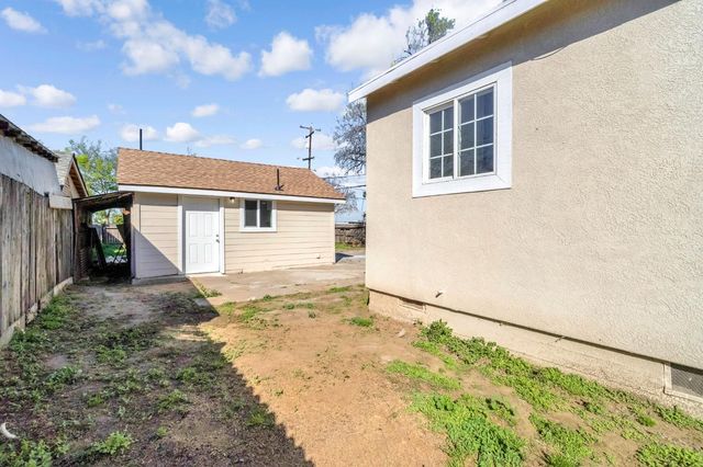 2559 E Clay Avenue, Fresno, CA 93701