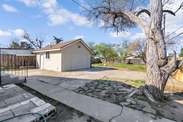 2559 E Clay Avenue, Fresno, CA 93701